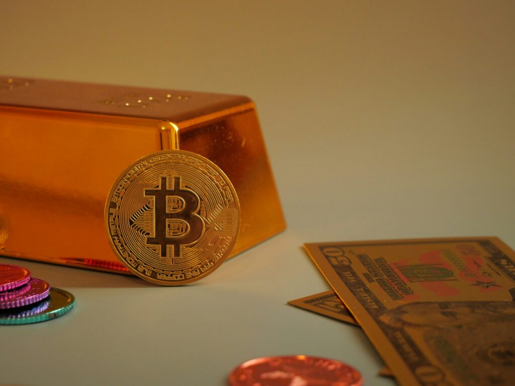 Image of gold, bitcoin and the us dollar