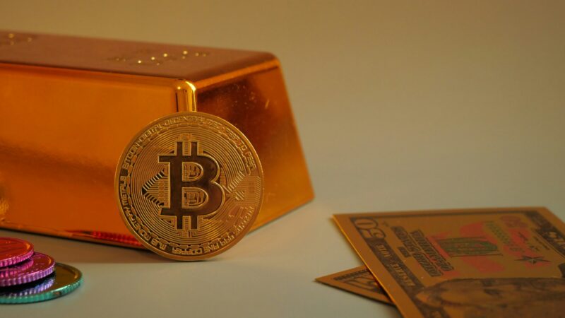 Image of gold, bitcoin and the us dollar