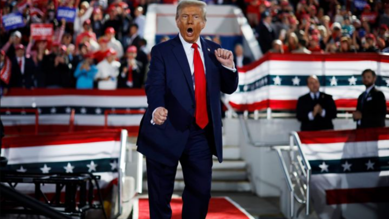 trump on stage