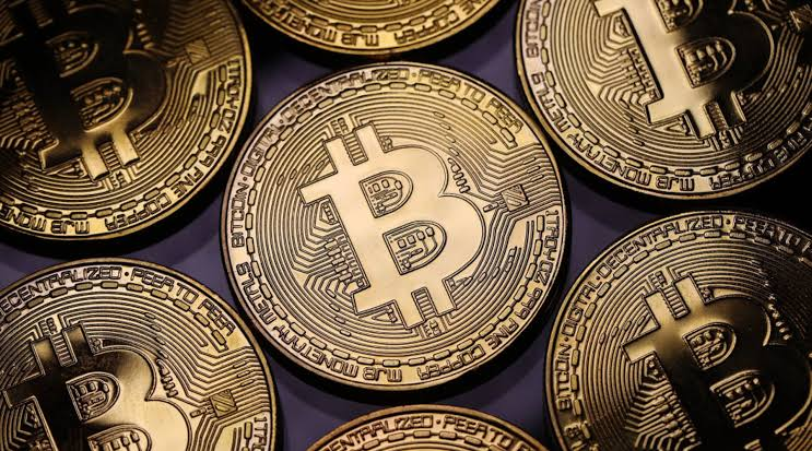 Bitcoin ETF Inflows Slow as Whale Accumulation Raises Questions
